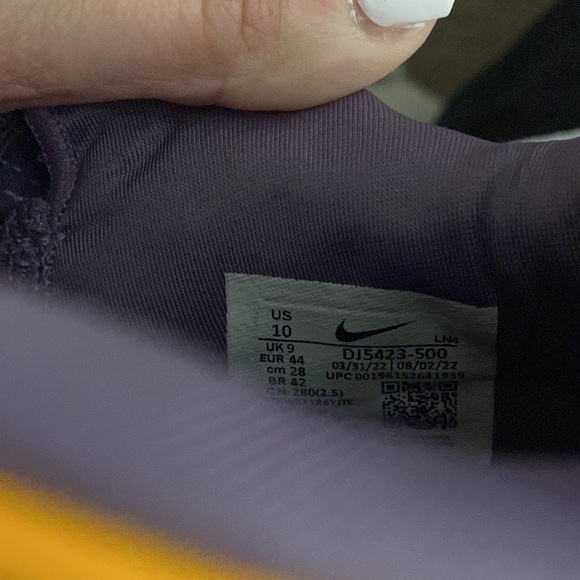 EUC Mens Pink Diamond Lebrons - Picture 7 of 7